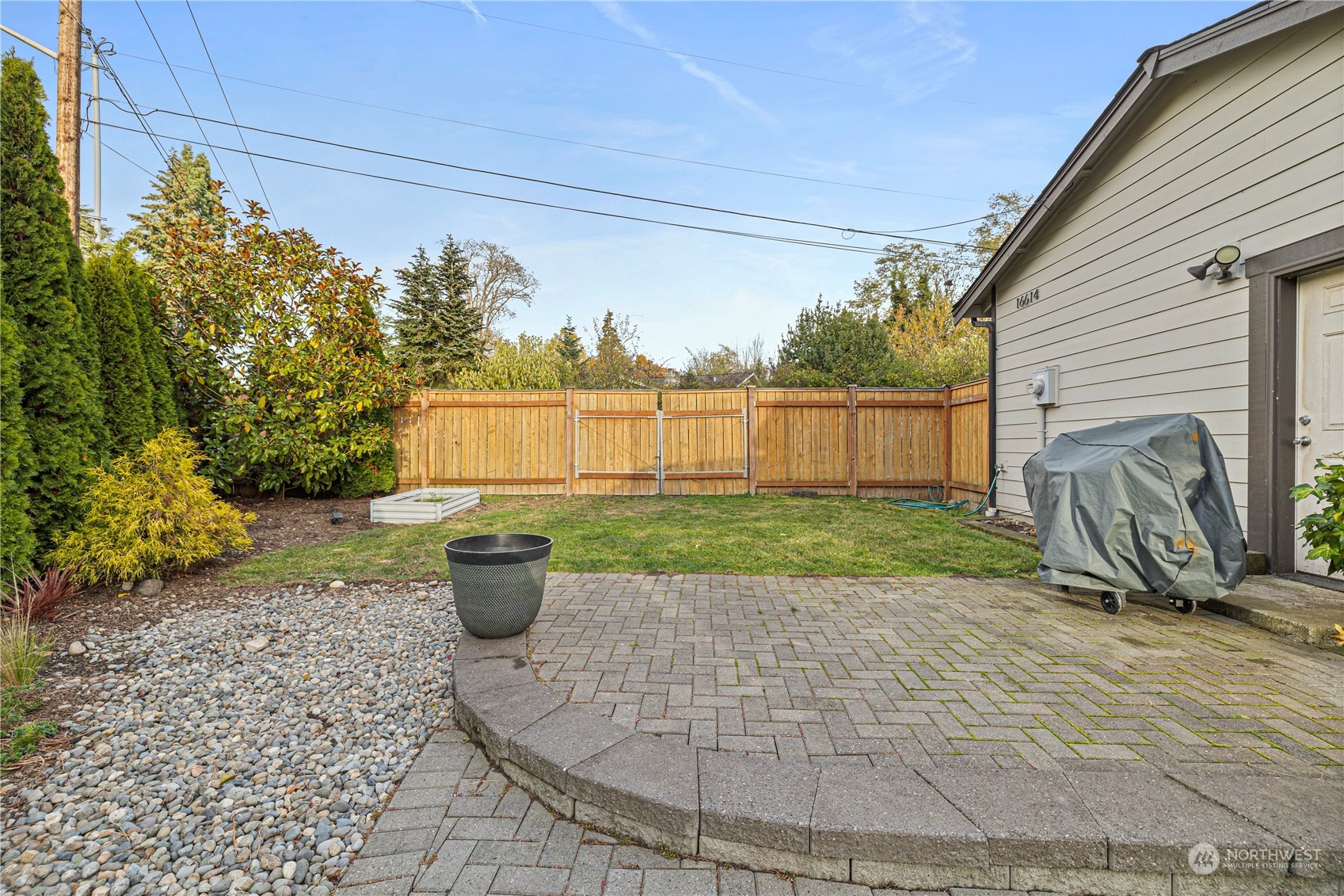 16614 Sylvester Road Southwest Burien, WA 98166 - Photo 36 of 40 a view of a backyard of the house