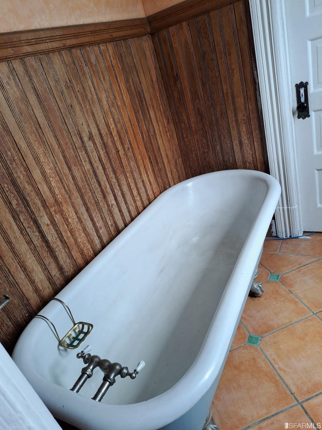 1930 55th Avenue Oakland, CA 94621 - Photo 16 of 25 a view of balcony with furniture