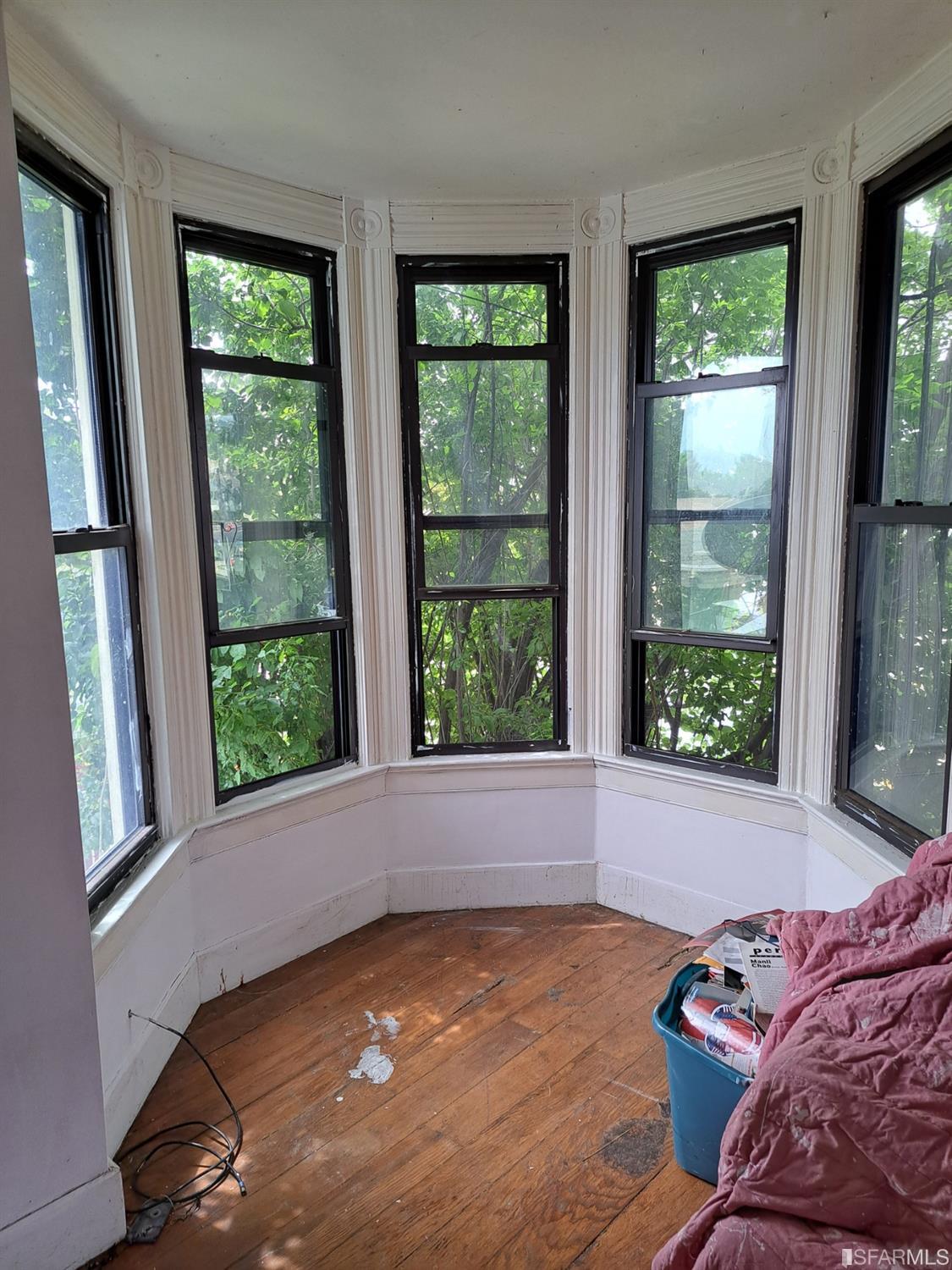 1930 55th Avenue Oakland, CA 94621 - Photo 21 of 25 a view of a livingroom with a large window