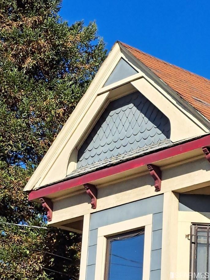 1930 55th Avenue Oakland, CA 94621 - Photo 6 of 25 a view of a house with a small yard