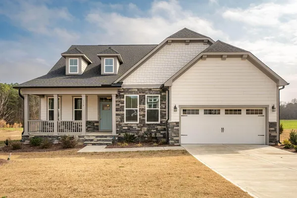 $2,995 | 179 Castle Pond Way, Fuquay-Varina, NC 27526