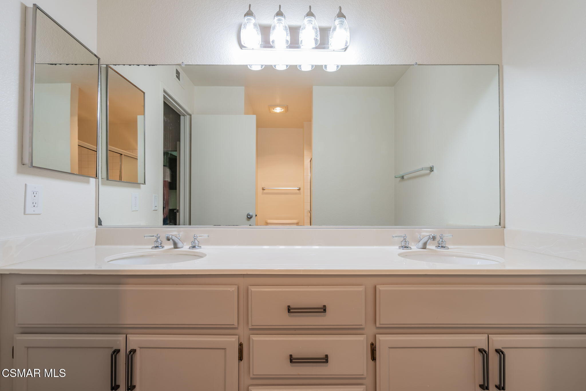 5680 Recodo Way Camarillo, CA 93012 - Photo 13 of 20 28-web-or-mls-_CK10831