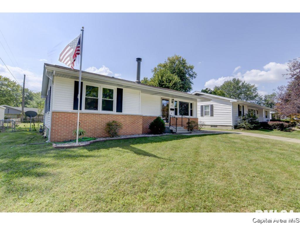 2700 Queensway Road Springfield, IL 62703 - Photo 3 of 34