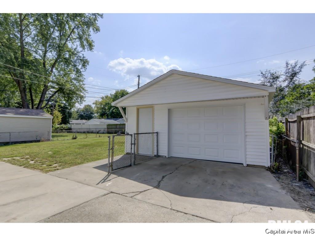 2700 Queensway Road Springfield, IL 62703 - Photo 4 of 34
