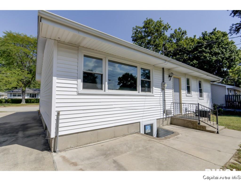 2700 Queensway Road Springfield, IL 62703 - Photo 5 of 34