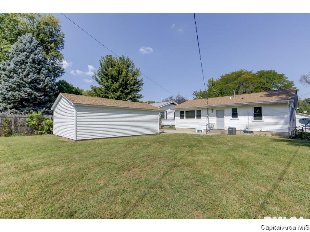 2700 Queensway Road Springfield, IL 62703 - Photo 7 of 34