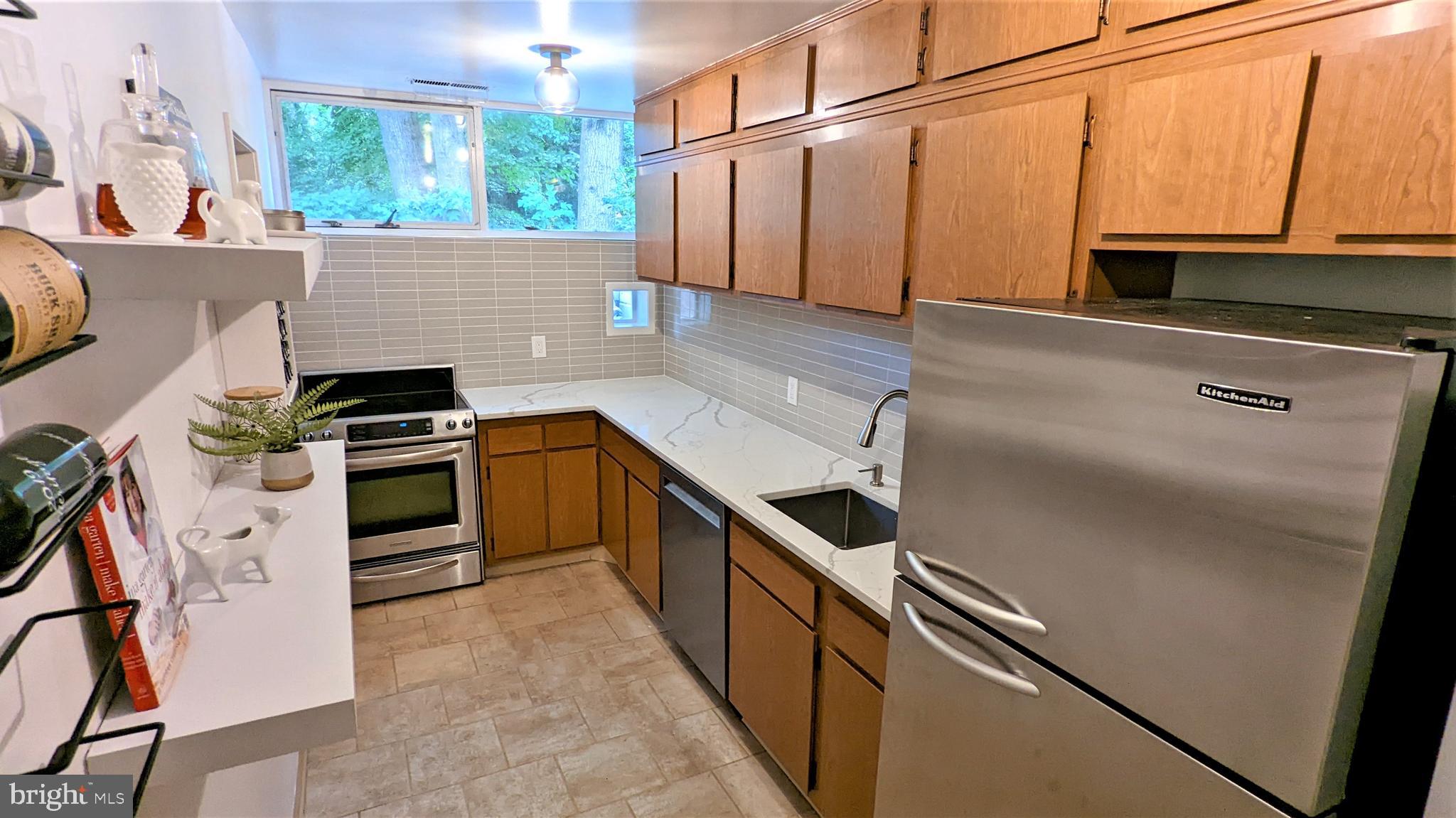 11531 Hickory Cluster Reston, VA 20190 - Photo 12 of 60