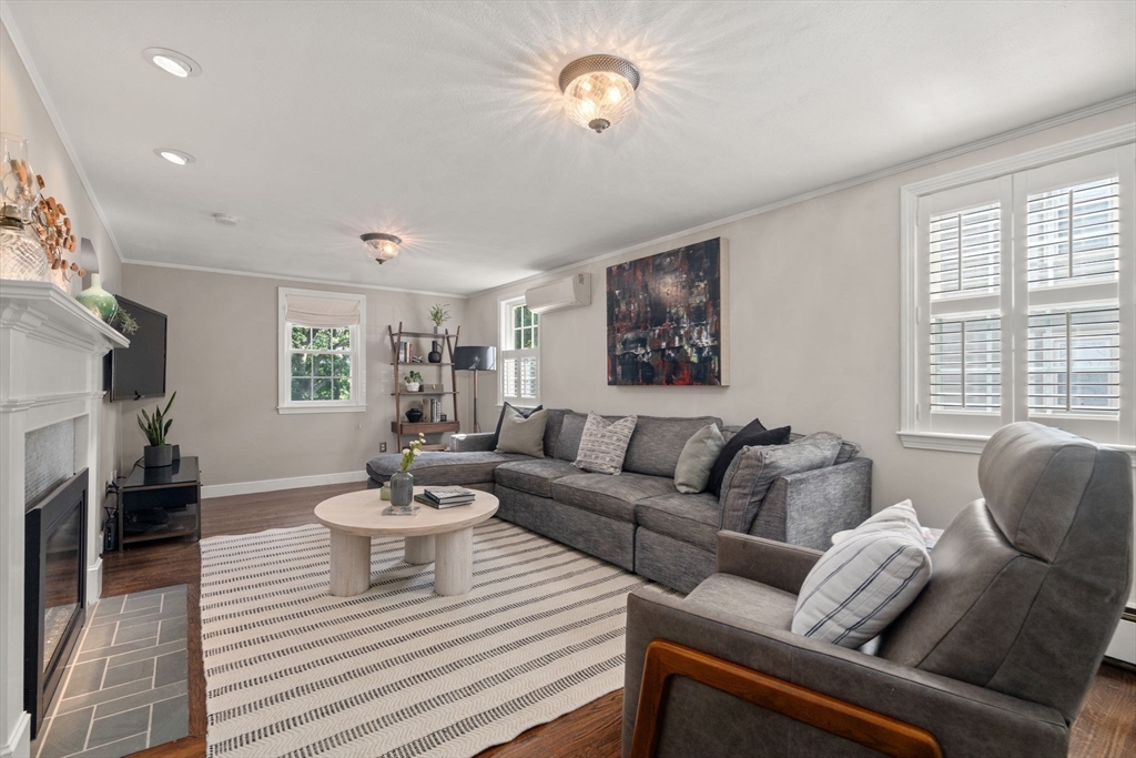 109 Whitcomb Avenue Boston, MA 02130 - Photo 5 of 39