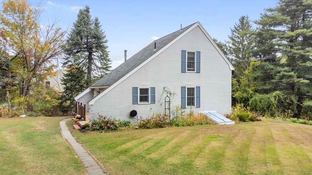 11 Derby Road Berlin, MA 01503 - Photo 4 of 34 Gallery Image 4