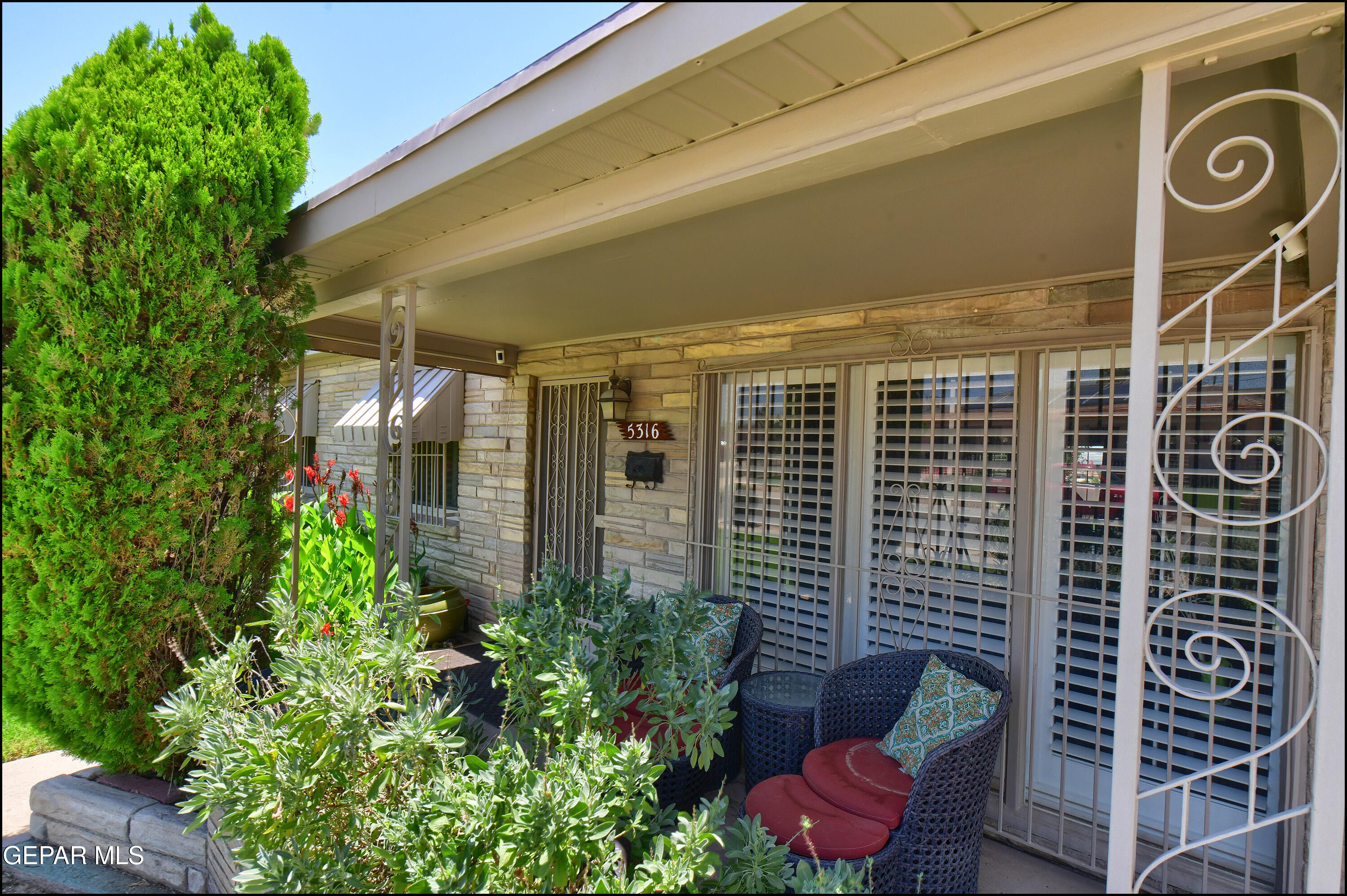 5316 Garry Owen Road El Paso, TX 79903 - Photo 5 of 38 05