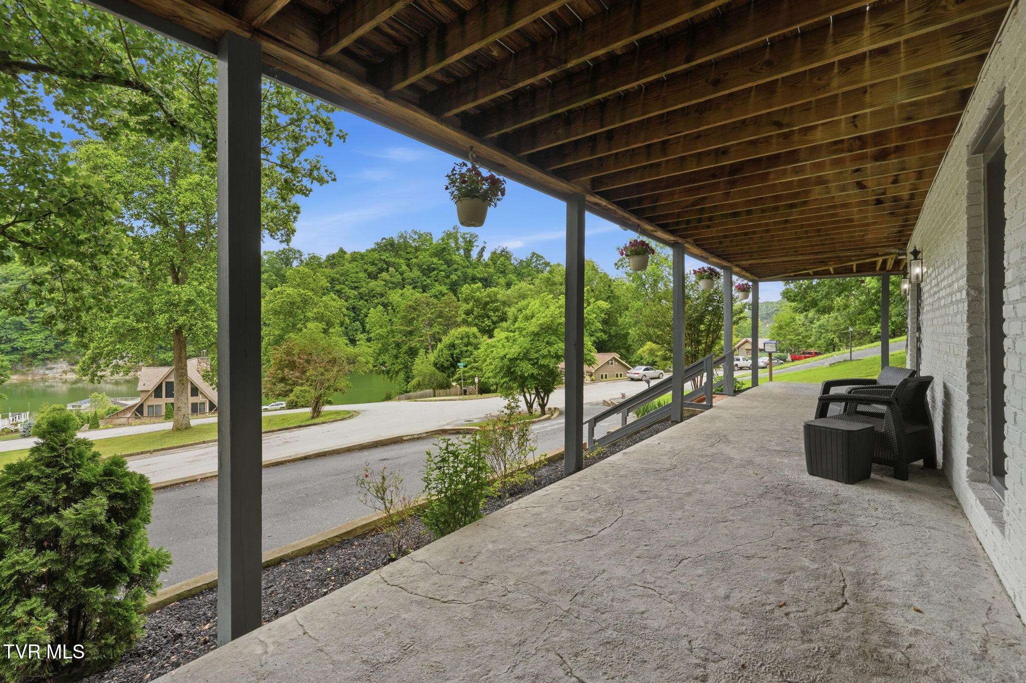 440 Lakeshore Road Bluff City, TN 37618 - Photo 36 of 56 40-web-or-mls-051_DSC01053
