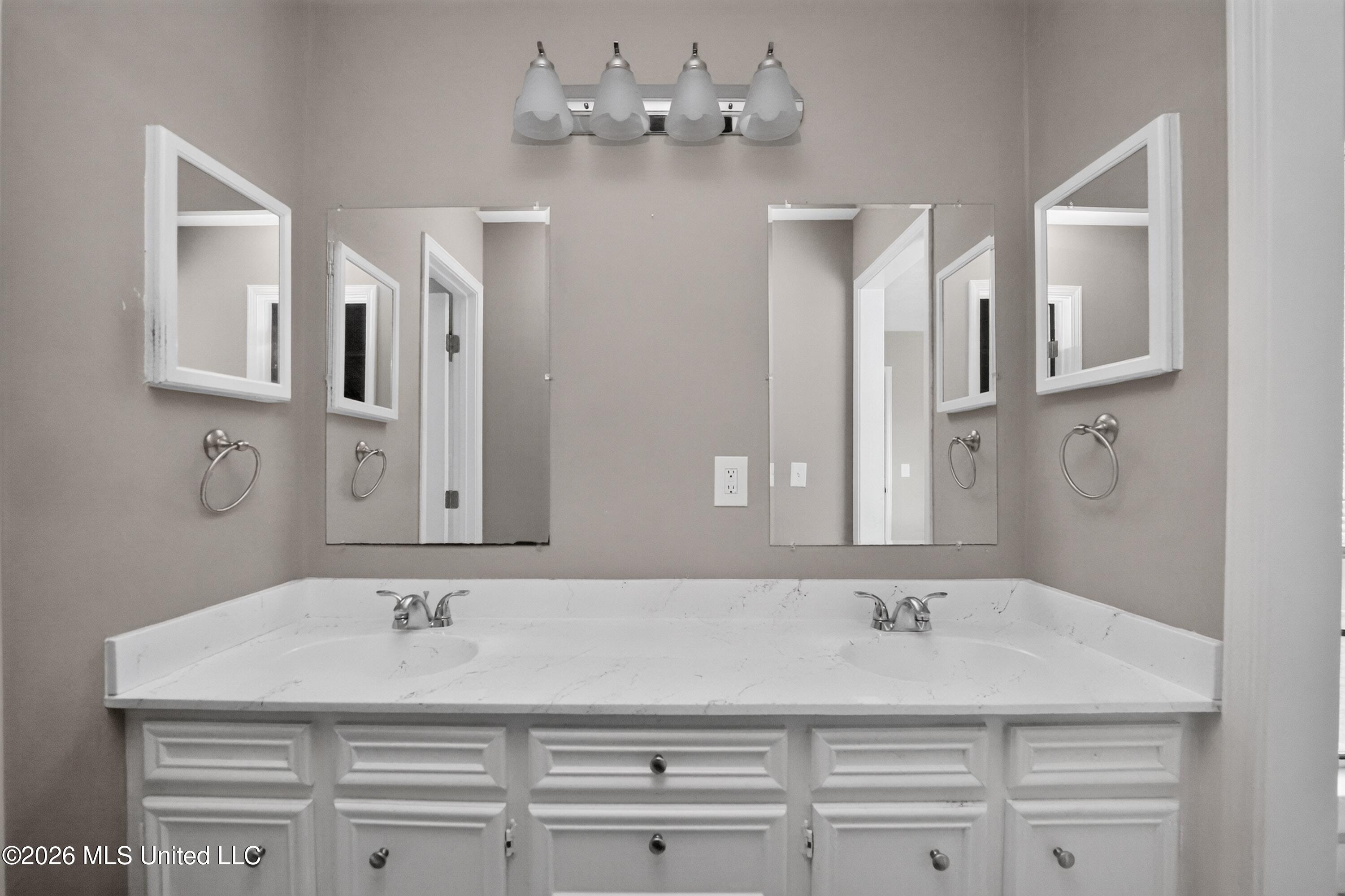 2050 Gateway Drive Ridgeland, MS 39157 - Photo 18 of 24 22_2050_Gateway_Dr-Bathroom-8591