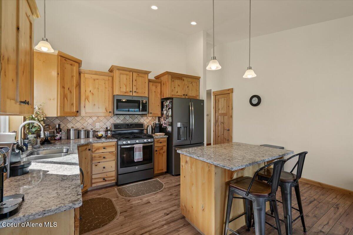 7881 West Kayak Court Rathdrum, ID 83858 - Photo 11 of 42 11-Kitchen