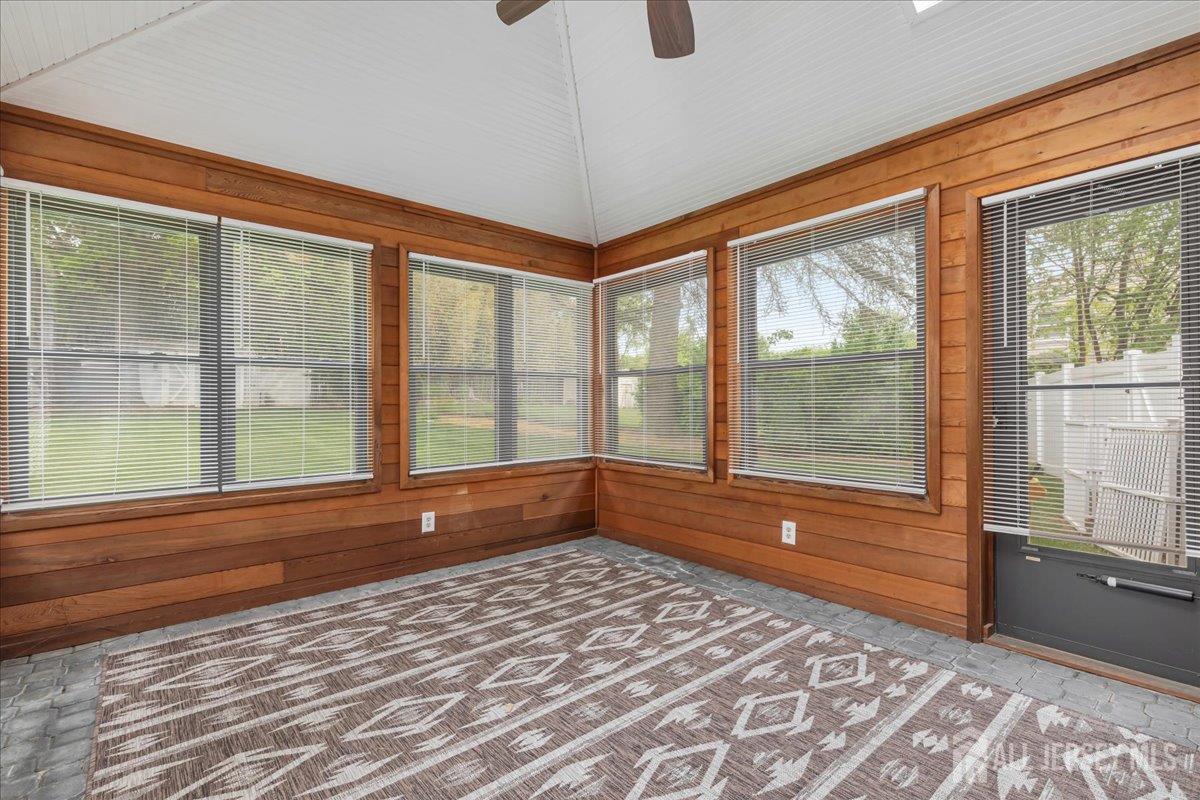 53 University Road East Brunswick, NJ 08816 - Photo 14 of 24
