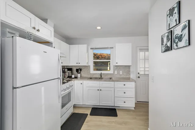 $639,900 | 1890 30th Street Southwest, Wyoming, MI 49519