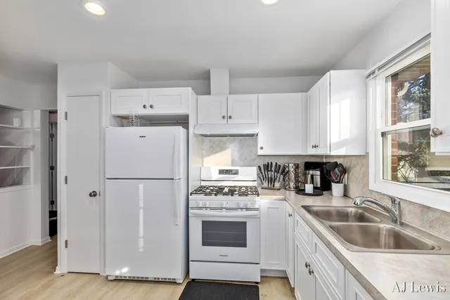 $639,900 | 1890 30th Street Southwest, Wyoming, MI 49519