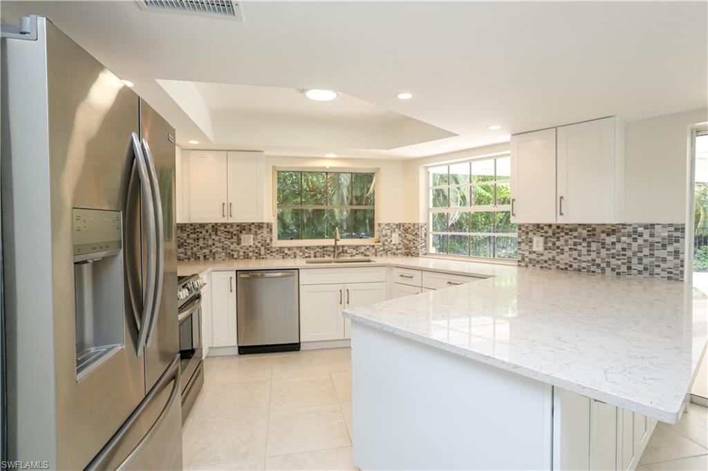 2901 Crayton Road Naples, FL 34103 - Photo 4 of 50