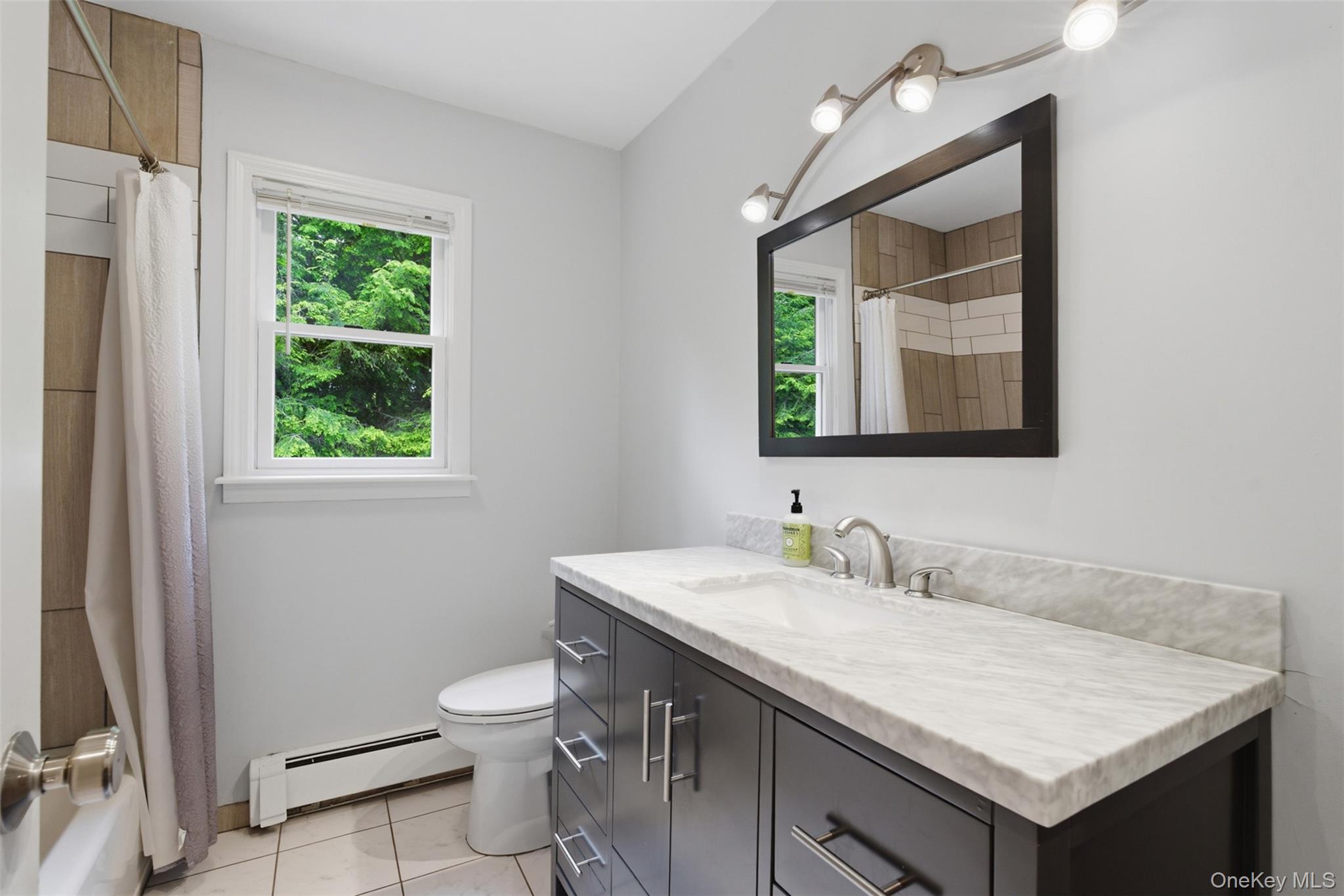 186 High Ridge Road Pound Ridge, NY 10576 - Photo 28 of 42 Hallway Full Bath
