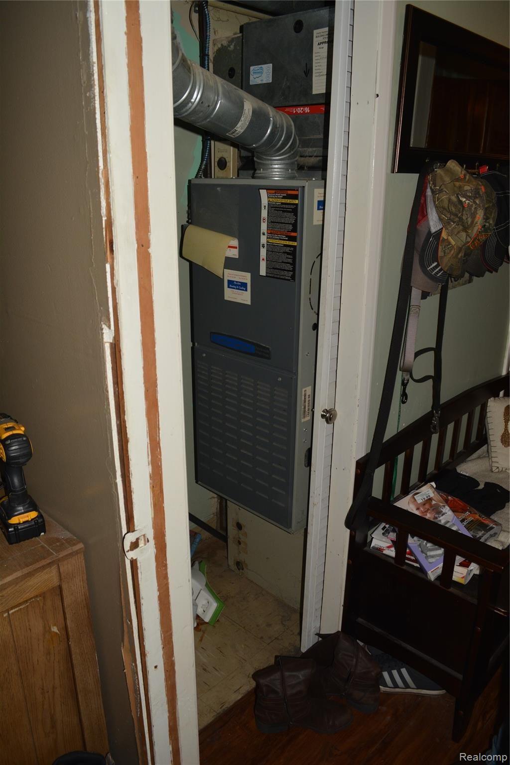 30367 Fort Road Rockwood, MI 48173 - Photo 22 of 35 30367 Fort St (22).JPG
