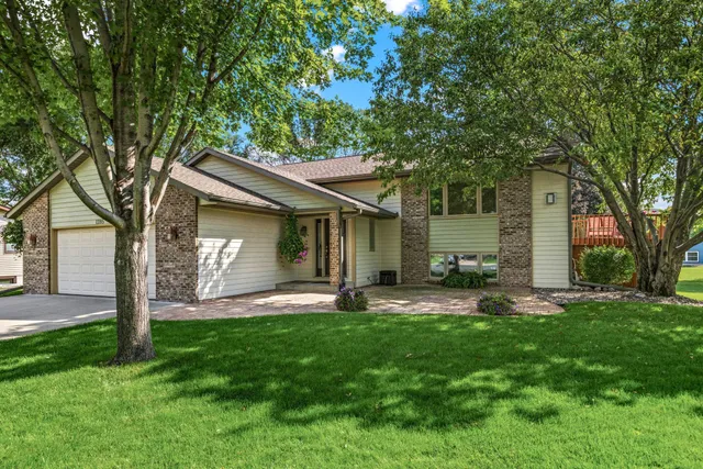 $427,000 | 1285 Diamond Court, Shakopee, MN 55379