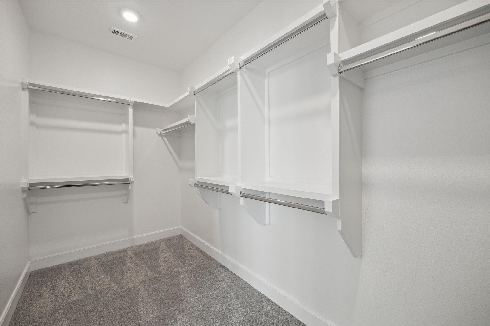 6804 Westview Drive, Unit 1407 Houston, TX 77055 - Photo 12 of 31 Spacious walk-in closet.