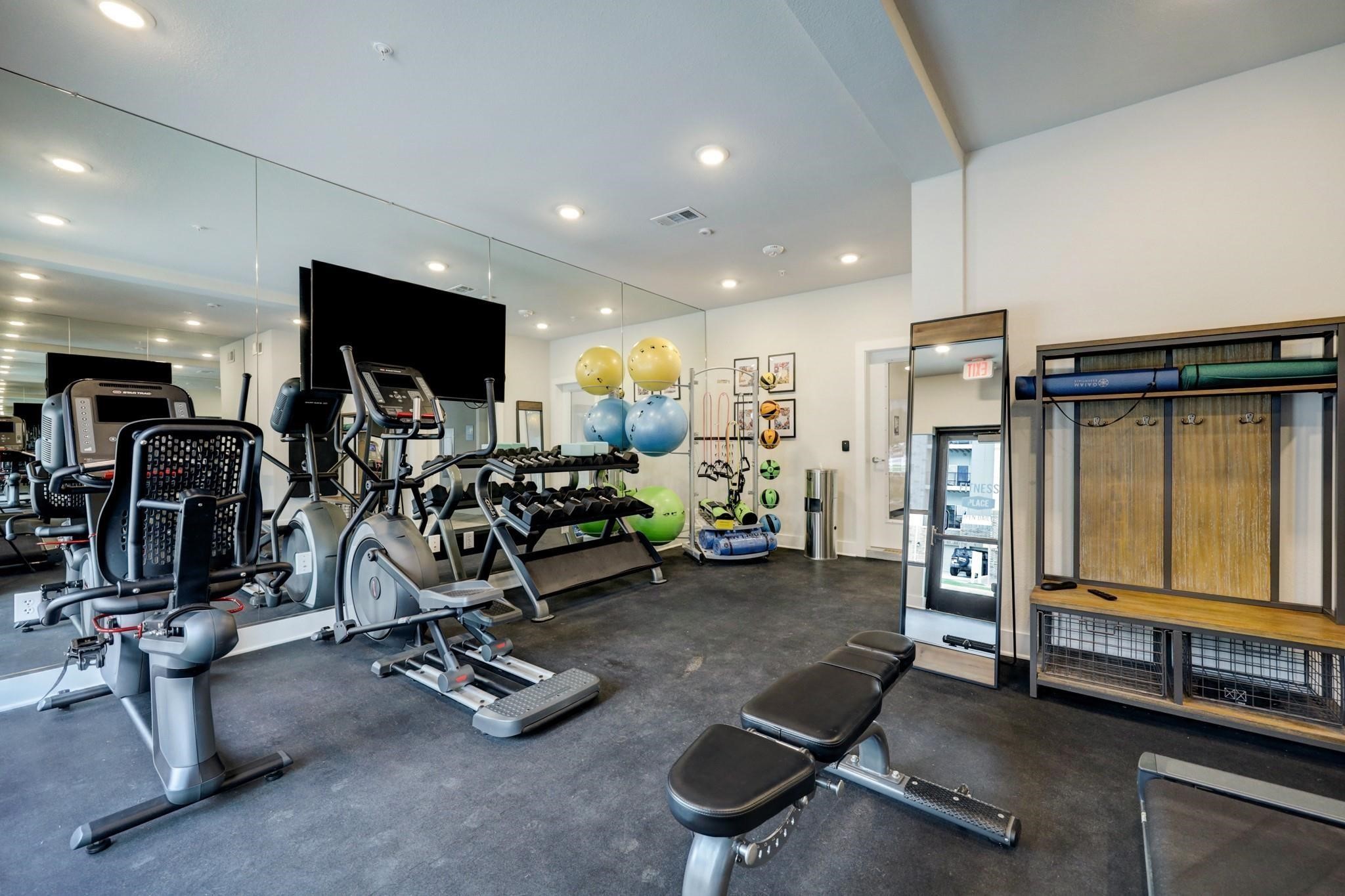 6804 Westview Drive, Unit 1407 Houston, TX 77055 - Photo 24 of 31 Community fitness center.
