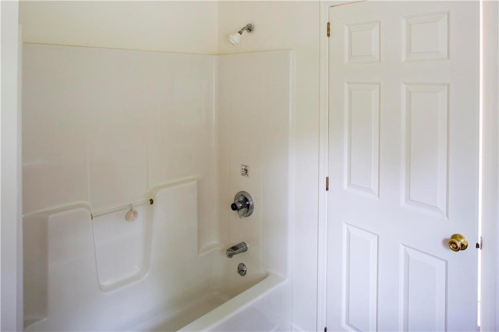 322 Goshen Road Winterport, ME 04496 - Photo 17 of 26 Master bathtub with shower
