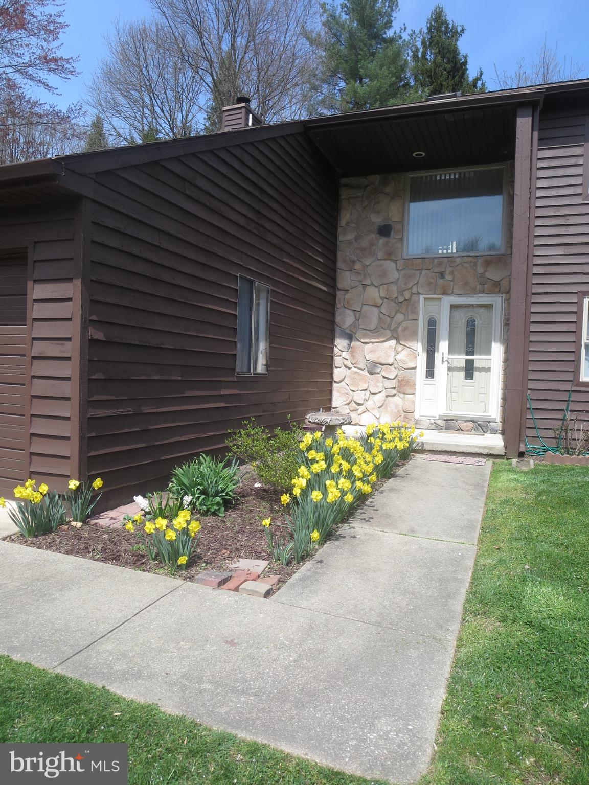 16 Woodshaw Road Newark, DE 19711 - Photo 2 of 19 Front Entrance
