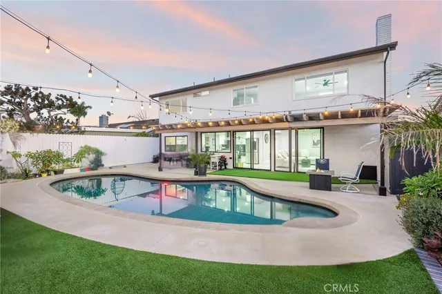$1,749,000 | 6611 Crista Palma Drive, Huntington Beach, CA 92647