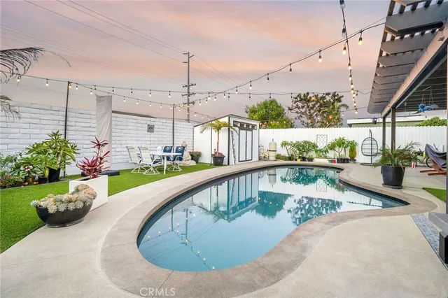 $1,749,000 | 6611 Crista Palma Drive, Huntington Beach, CA 92647