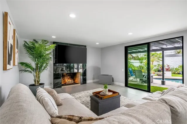 $1,749,000 | 6611 Crista Palma Drive, Huntington Beach, CA 92647