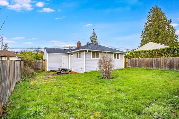 a view of a house with backyard and sitting area
