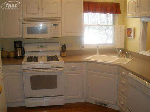 204 Isbell Street Howell, MI 48843 - Photo 17 of 22 20243455-16.JPG