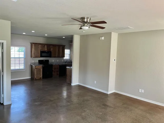 $1,675 | 2312 County Road 314, Cleburne, TX 76031