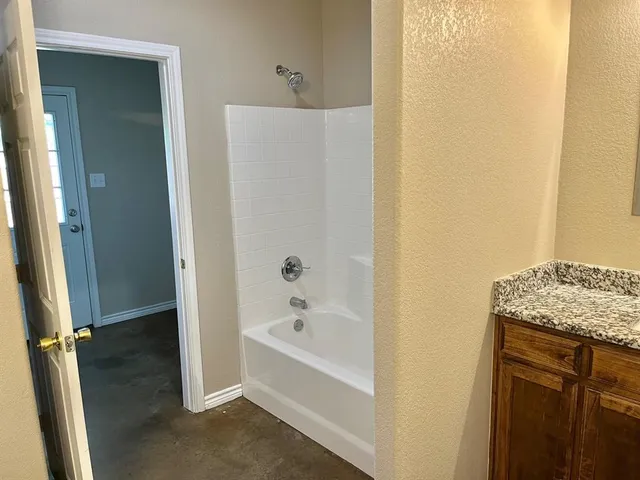 $1,675 | 2312 County Road 314, Cleburne, TX 76031