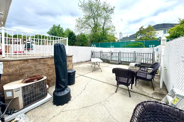 $749,000 | 60 Pond Street | Rossville