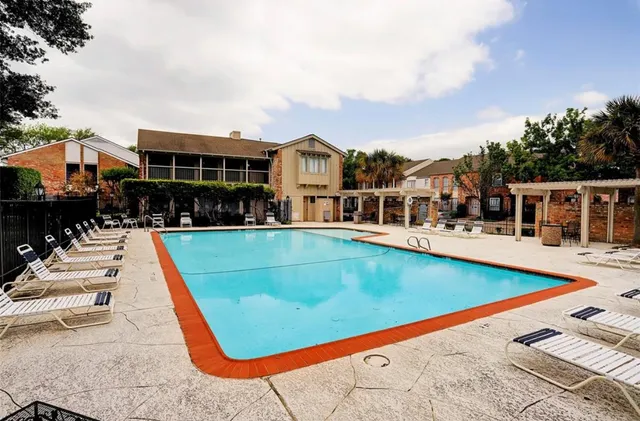 $445,000 | 1260 Fountain View Drive, Unit 171, Houston, TX 77057