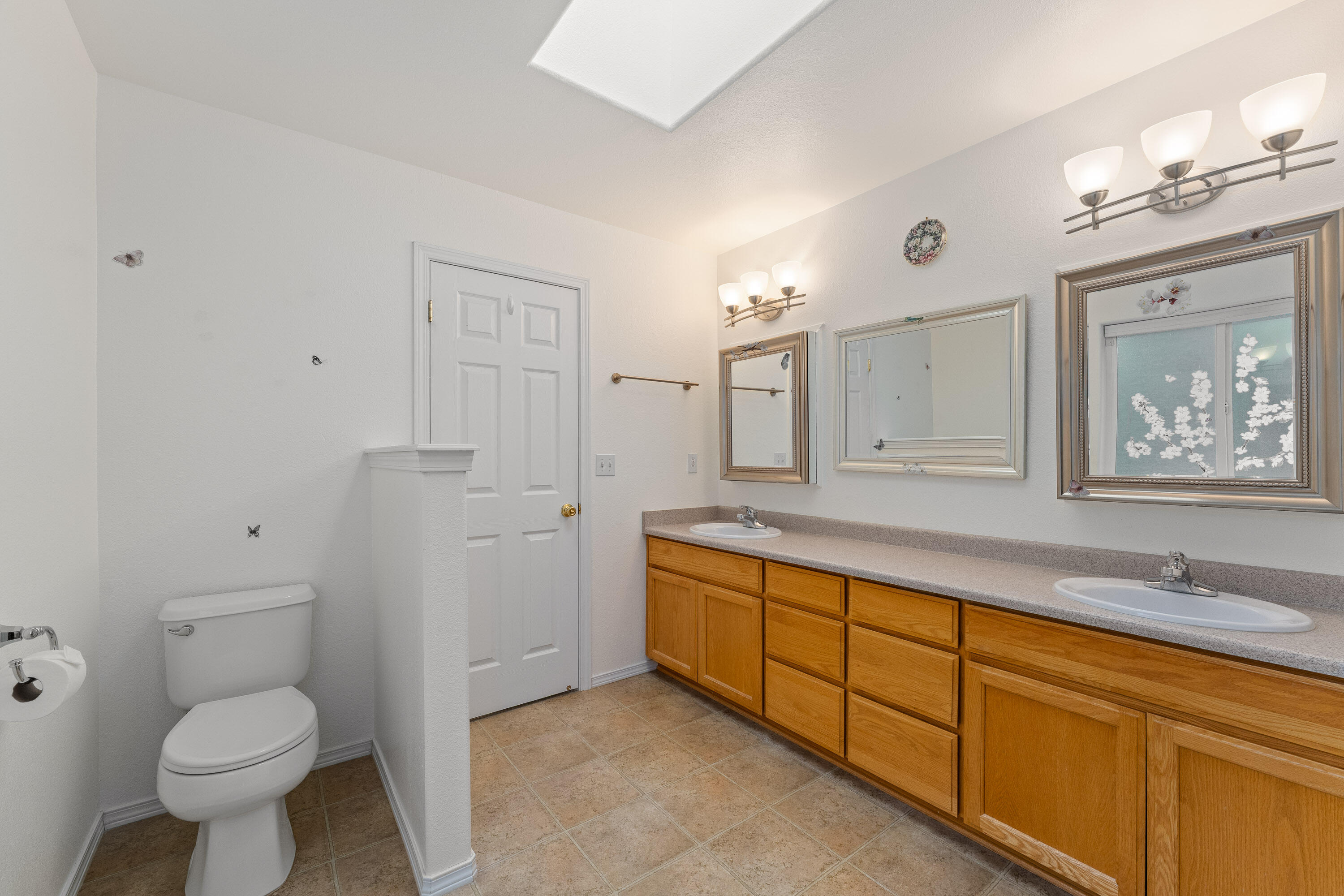 335 Cornett Lane Cave Junction, OR 97523 - Photo 25 of 55 Master Bathroom