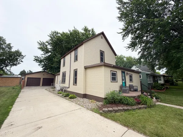 $229,900 | 304 Louisiana Avenue, Adrian, MN 56110