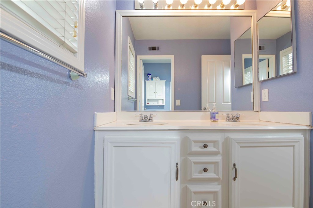 6755 Cowboy Street Simi Valley, CA 93063 - Photo 13 of 53 Upstairs Bath