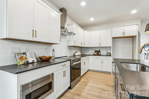 $599,900 | 2408 Crestview Drive, Charlotte, NC 28216