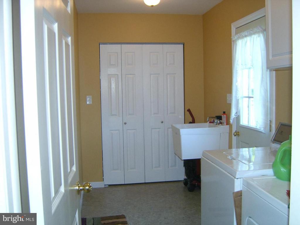 18 Round House Drive Lititz, PA 17543 - Photo 7 of 13 Gallery Image 7