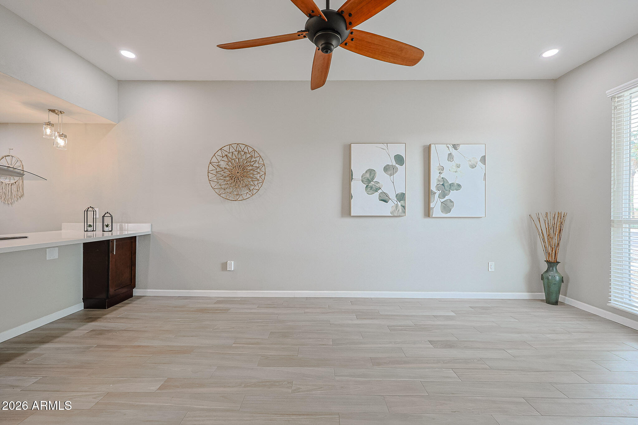 9908 West Royal Oak Road Sun City, AZ 85351 - Photo 5 of 36 LIVING ROOM
