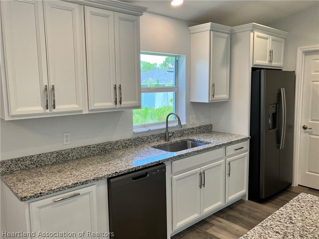 4612 Singer Street Sebring, FL 33872 - Photo 4 of 25 Gallery Image 4