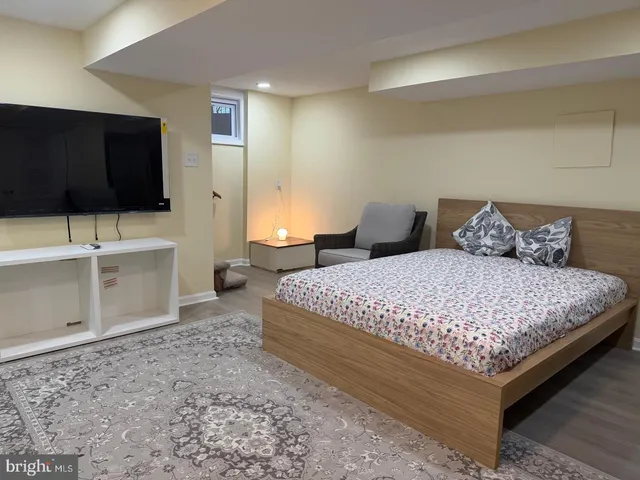 $2,200 | 5600 11th Street North, Arlington, VA 22205