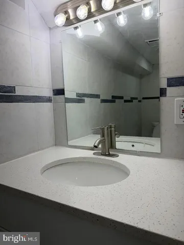 $2,200 | 5600 11th Street North, Arlington, VA 22205