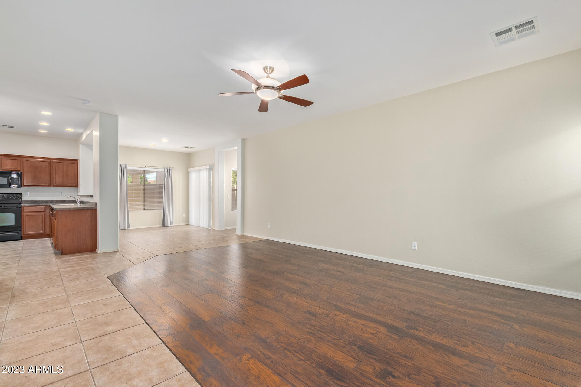 9944 West Chipman Road Tolleson, AZ 85353 - Photo 5 of 28 04-Chipman