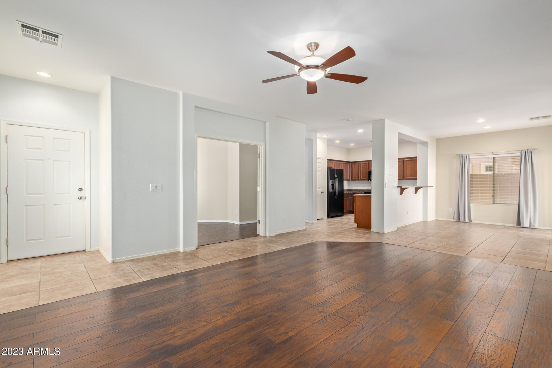 9944 West Chipman Road Tolleson, AZ 85353 - Photo 7 of 28 06-Chipman