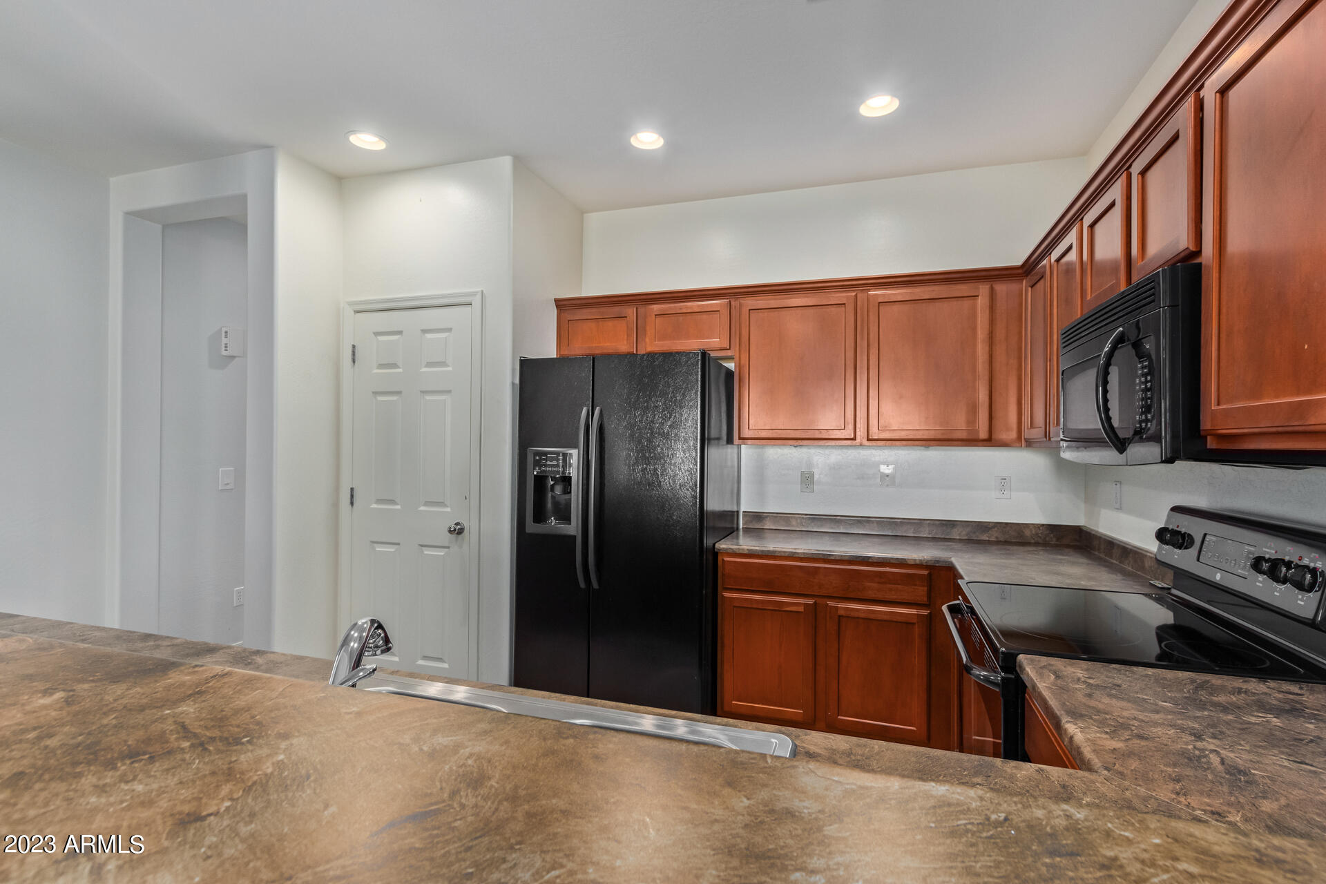 9944 West Chipman Road Tolleson, AZ 85353 - Photo 9 of 28 08-Chipman