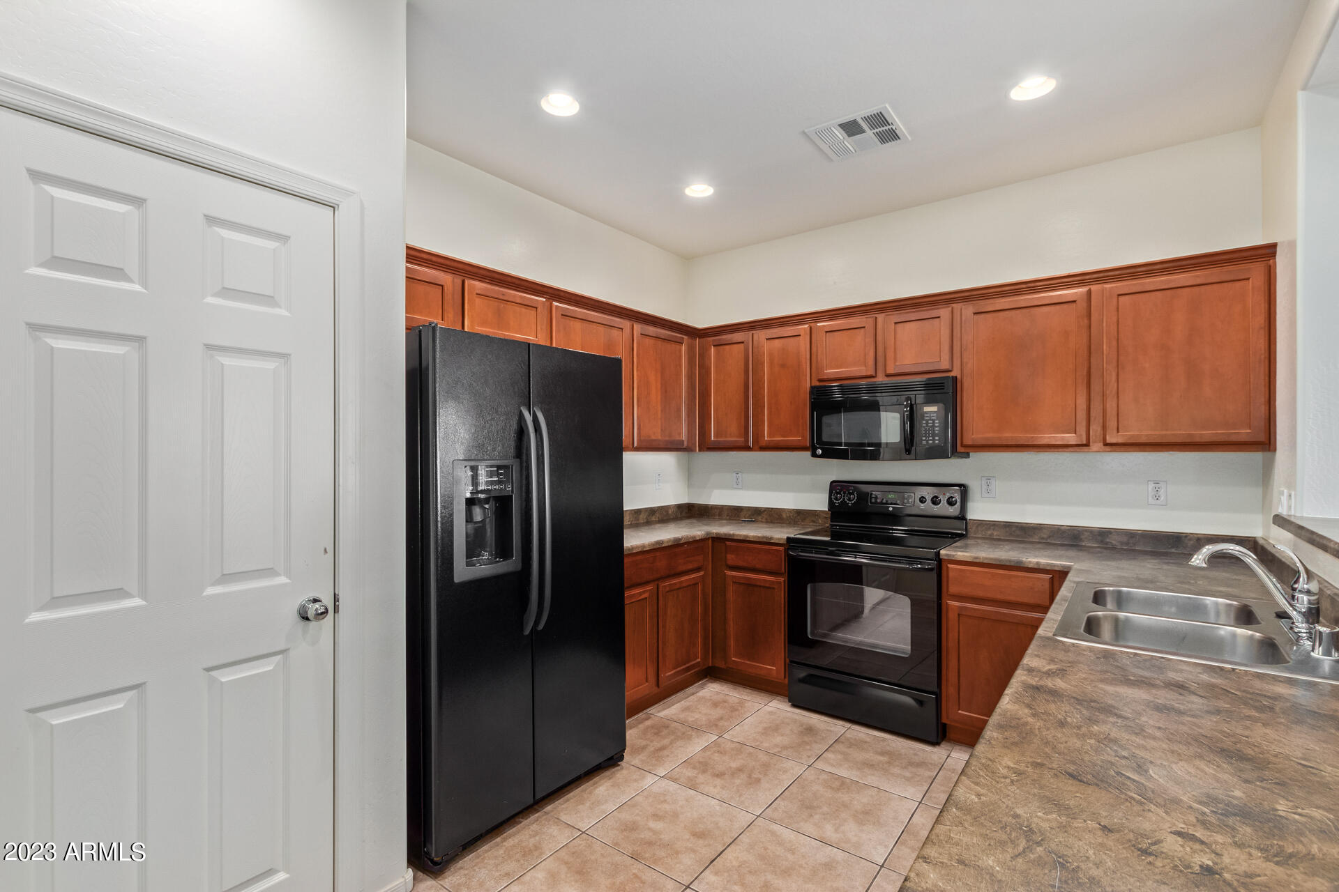 9944 West Chipman Road Tolleson, AZ 85353 - Photo 10 of 28 09-Chipman